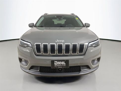Used 2021 Jeep Cherokee Latitude Plus AWD/4WD image 3
