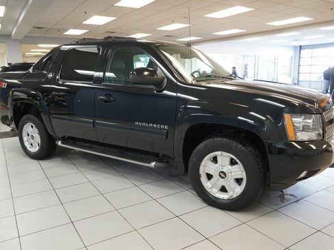 Used 2013 Chevrolet Avalanche LT w/ Suspension Package, Off-Road image 14