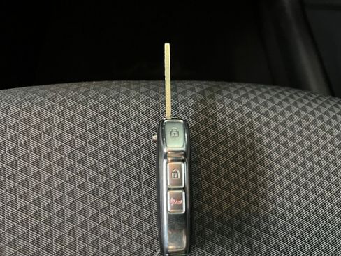 Used 2025 Kia Soul LX w/ LX Technology Package FWD image 18