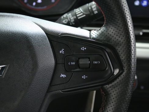 Used 2024 Chevrolet Trax RS FWD image 15