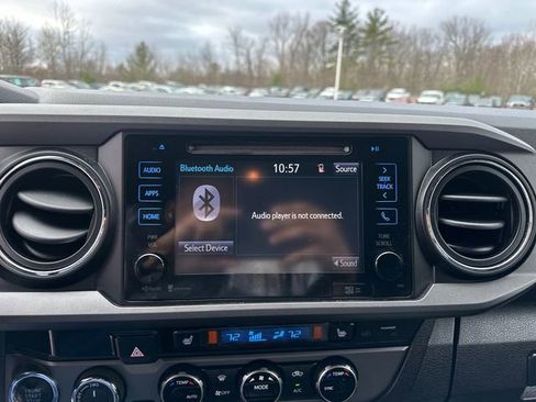 Used 2016 Toyota Tacoma TRD Off-Road w/ Premium & Technology Package image 31