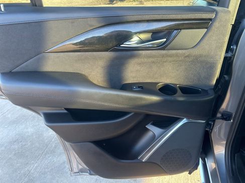 Used 2020 Cadillac Escalade Platinum image 15