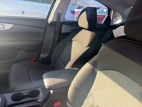 Used 2024 Kia Forte LXS image 2