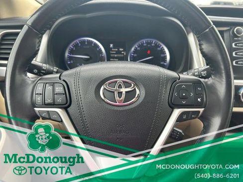 Used 2019 Toyota Highlander XLE FWD image 22