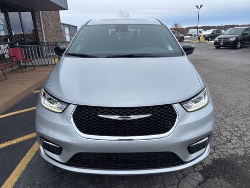 New 2026 Chrysler Pacifica Limited image 4