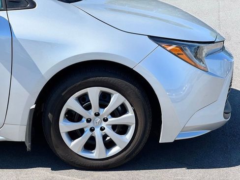 Used 2025 Toyota Corolla LE FWD image 35