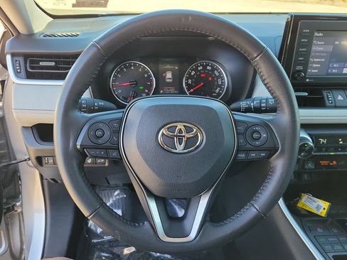 Used 2022 Toyota RAV4 XLE Premium image 21