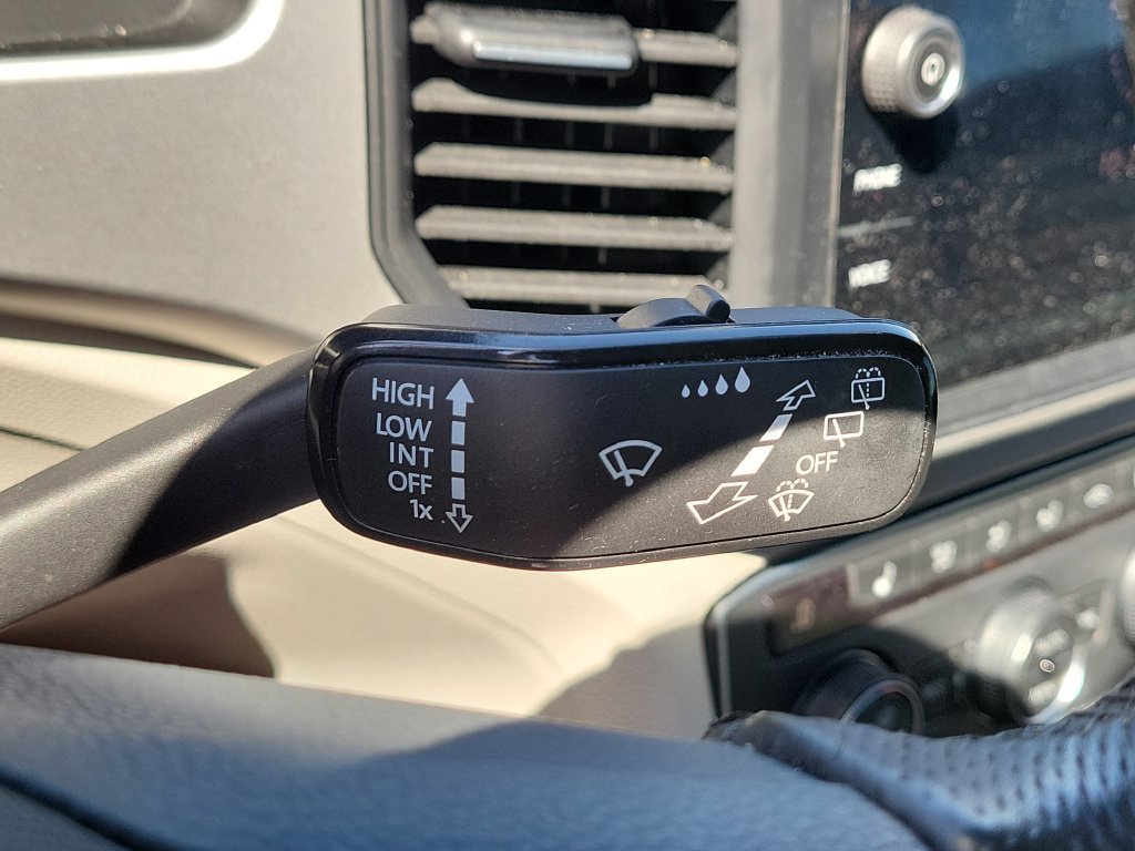 Used 2021 Volkswagen Atlas SE w/ Panoramic Sunroof Package FWD image 12