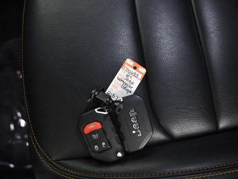 Used 2024 Jeep Wrangler Unlimited Sahara w/ Technology Group image 24