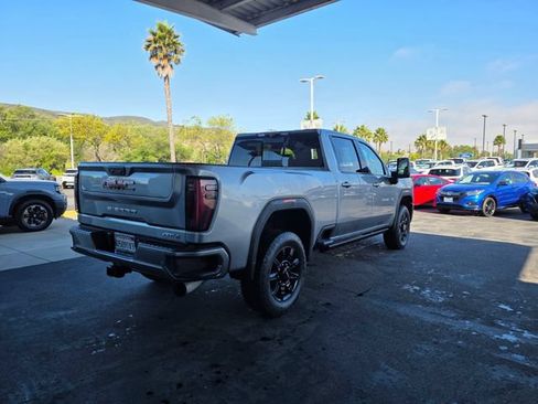 Used 2024 GMC Sierra 2500 AT4 w/ AT4 Premium Plus Package AWD/4WD image 9