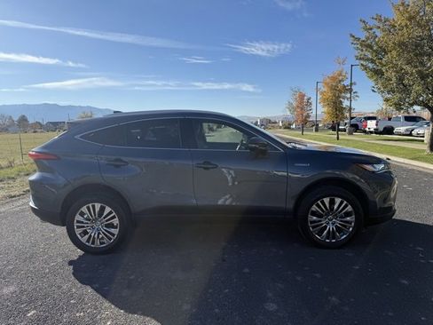 Certified 2021 Toyota Venza Limited image 5