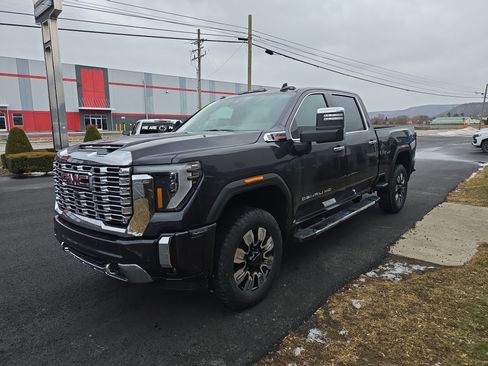 New 2026 GMC Sierra 3500 Denali w/ Denali Reserve Package image 8