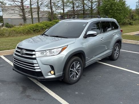 Used 2018 Toyota Highlander XLE image 4
