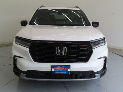 Used 2023 Honda Pilot TrailSport image 10