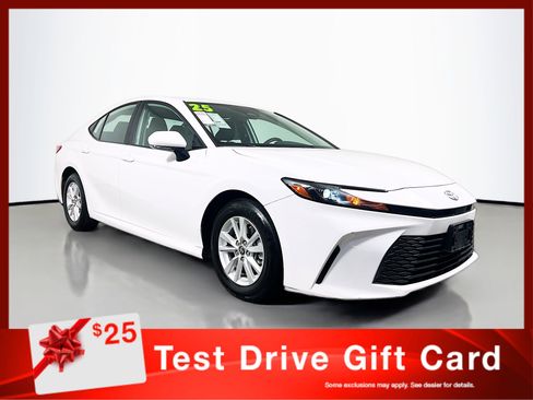 Used 2025 Toyota Camry LE image 1