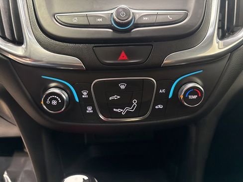 Used 2019 Chevrolet Equinox LT image 19