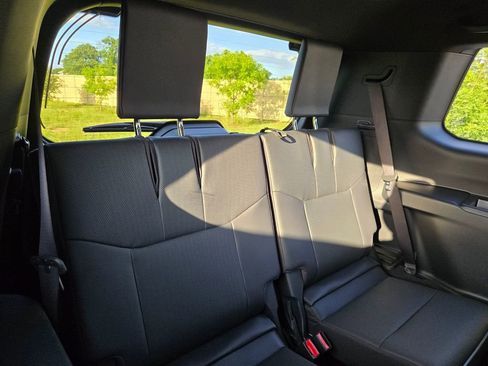 Used 2025 Lexus GX 550 w/ Accessory Package (2T) AWD/4WD image 19