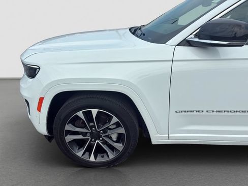 Used 2022 Jeep Grand Cherokee Overland w/ Luxury Tech Group IV AWD/4WD image 20