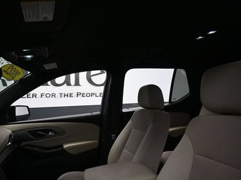 Used 2022 Chevrolet Traverse LS FWD image 18