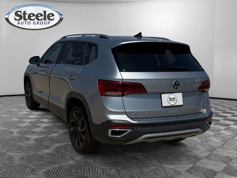 New 2024 Volkswagen Taos SE image 3