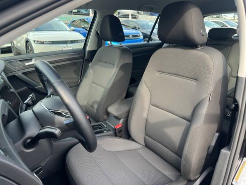 Used 2019 Volkswagen e-Golf SE image 19