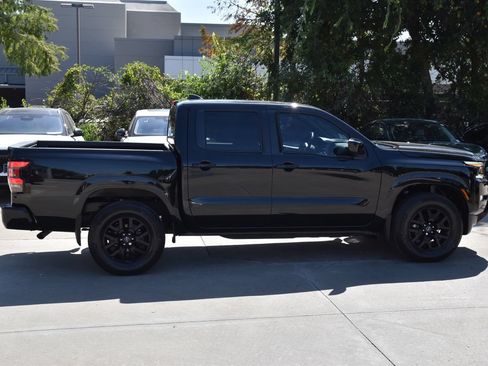 Used 2023 Nissan Frontier SV w/ Midnight Edition Package RWD image 6