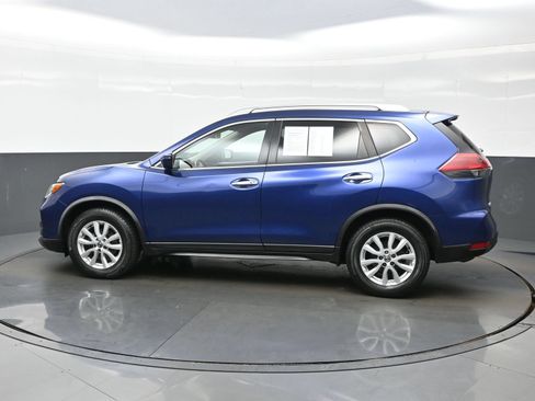 Used 2018 Nissan Rogue SV FWD image 3