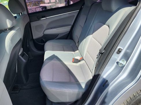 Used 2017 Hyundai Elantra SE FWD image 9
