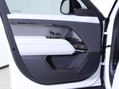 New 2026 Land Rover Range Rover Sport SE image 15