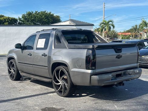 Used 2012 Chevrolet Avalanche LTZ image 3