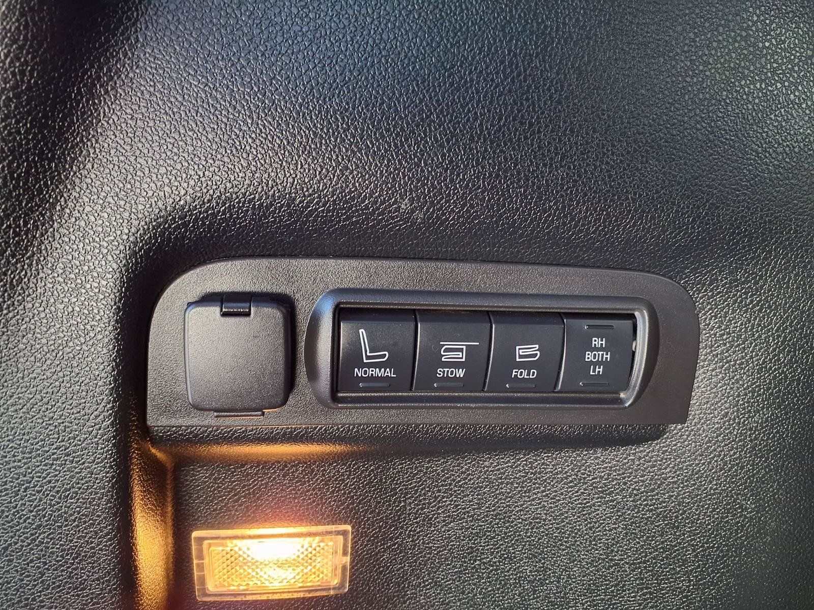 Used 2018 Ford Explorer Limited AWD/4WD image 29