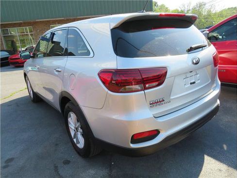 Used 2019 Kia Sorento FWD V6 image 18