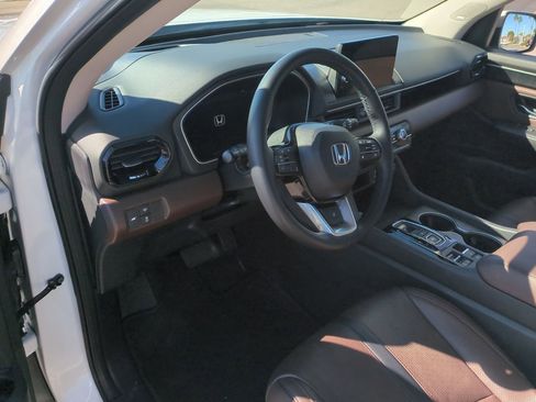 Used 2023 Honda Pilot Elite image 10