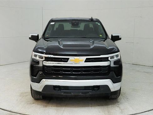 Used 2022 Chevrolet Silverado 1500 LT AWD/4WD image 2