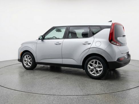 Used 2025 Kia Soul LX w/ LX Technology Package FWD image 6