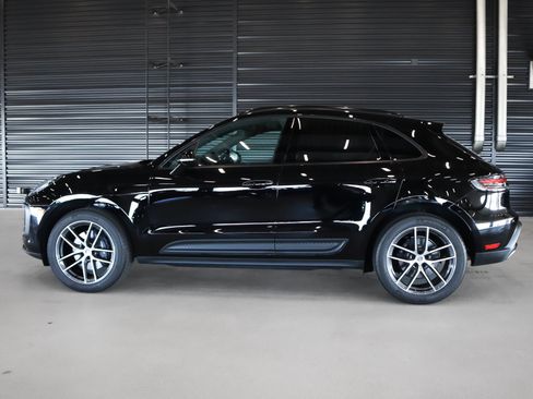 Certified 2026 Porsche Macan AWD/4WD image 2
