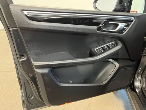 Used 2017 Porsche Macan AWD/4WD image 24