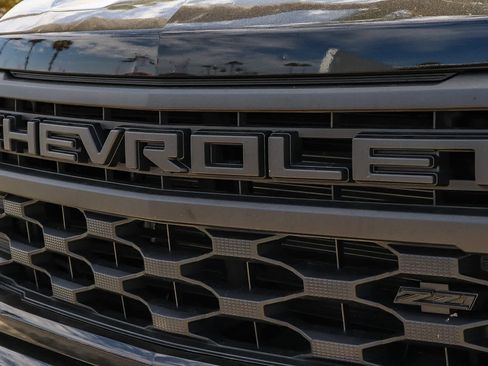 Used 2025 Chevrolet Silverado 1500 Custom Trail Boss w/ Midnight Edition AWD/4WD image 3