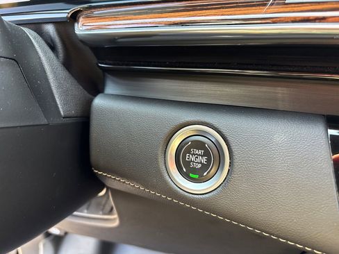 Used 2021 Cadillac Escalade Luxury AWD/4WD image 16