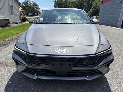 Used 2025 Hyundai Elantra SEL FWD image 9