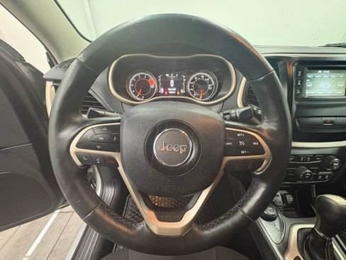 Used 2016 Jeep Cherokee Latitude w/ Cold Weather Group AWD/4WD image 15