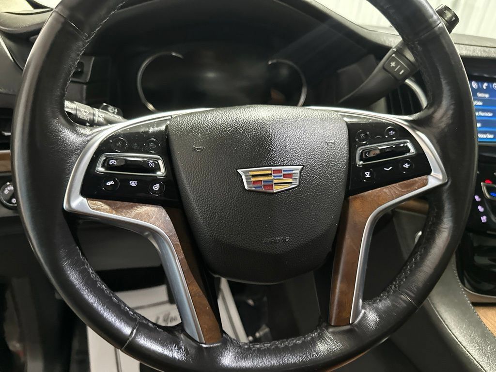Used 2020 Cadillac Escalade Luxury AWD/4WD image 16