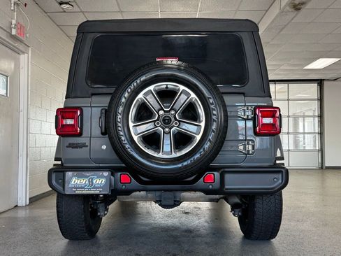 Used 2019 Jeep Wrangler Unlimited Sahara AWD/4WD image 5