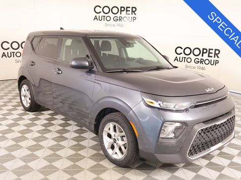 Used 2022 Kia Soul LX w/ Technology Package FWD image 1