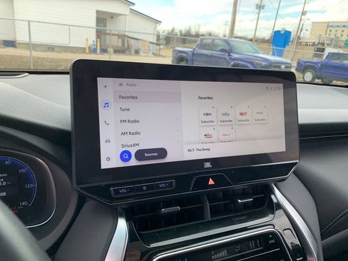 Used 2023 Toyota Venza Limited image 23