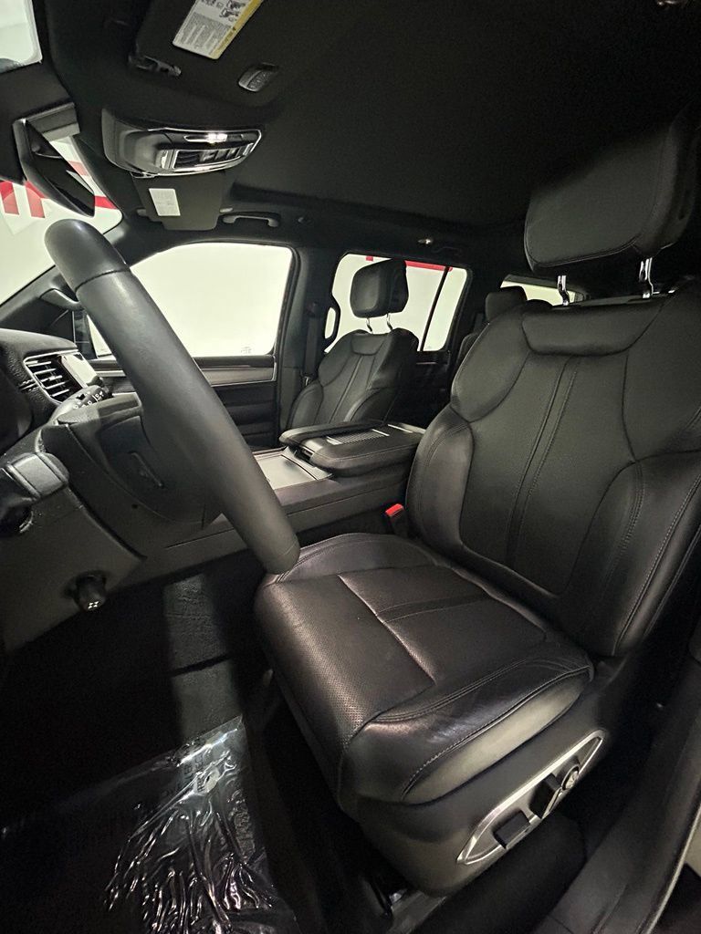 Used 2023 Jeep Wagoneer Series II AWD/4WD image 15