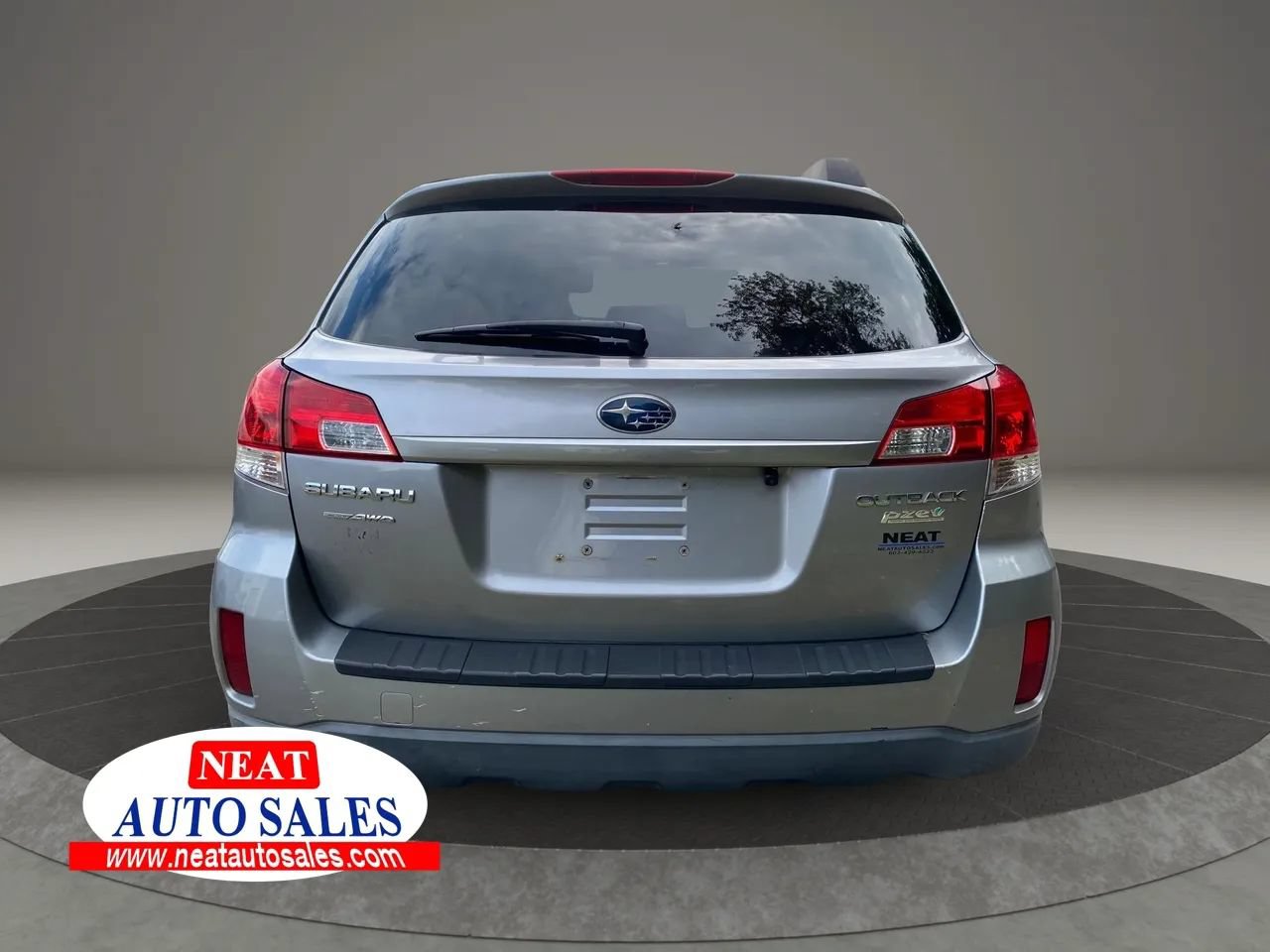 Used 2010 Subaru Outback 2.5i Limited AWD/4WD image 6