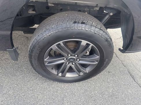 Used 2022 Ford F150 Lariat w/ Equipment Group 502A High image 11