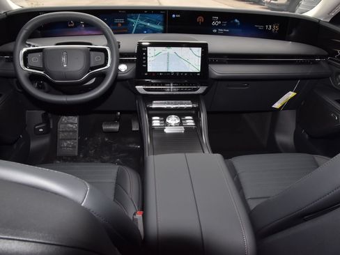 New 2026 Lincoln Nautilus Reserve w/ Jet Appearance Package AWD/4WD image 16
