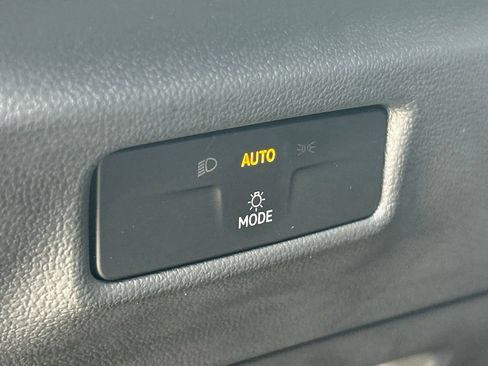 Certified 2025 Volkswagen Tiguan S FWD image 53